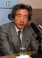 Koizumi hopes to get treaty talks with Russia moving